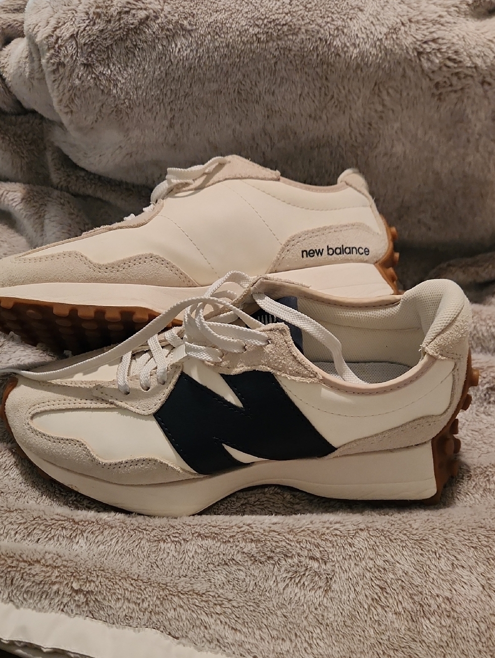 New Balance Men’s Cream & Navy Retro Runner Sneakers 327